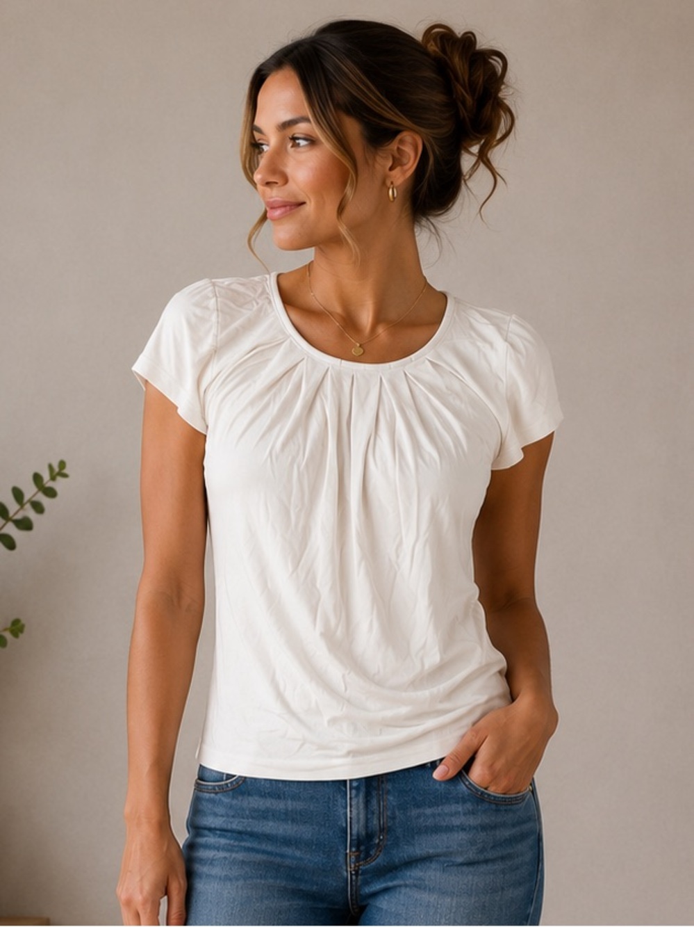 NEW YORK & COMPANY White Short-Sleeve Pleated Stretch Scoop Neck Tee